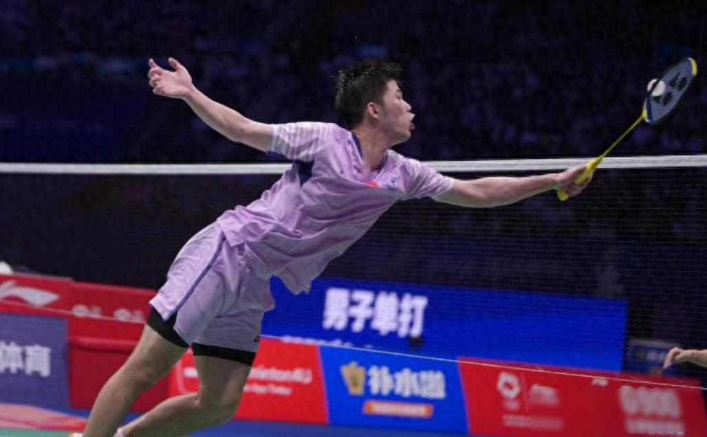 中国羽毛球队轻取印尼羽毛球队,陶菲克三分雨点燃全场 中国羽毛球队轻取印尼羽毛球队,陶菲克三分雨点燃全场