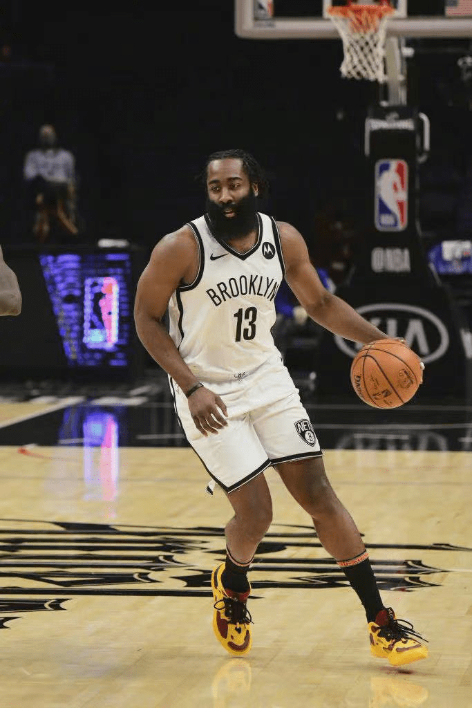 马刺横扫篮网,萨姆·米切尔打破历史纪录的简单介绍 马刺横扫篮网,萨姆·米切尔打破历史纪录的简单介绍