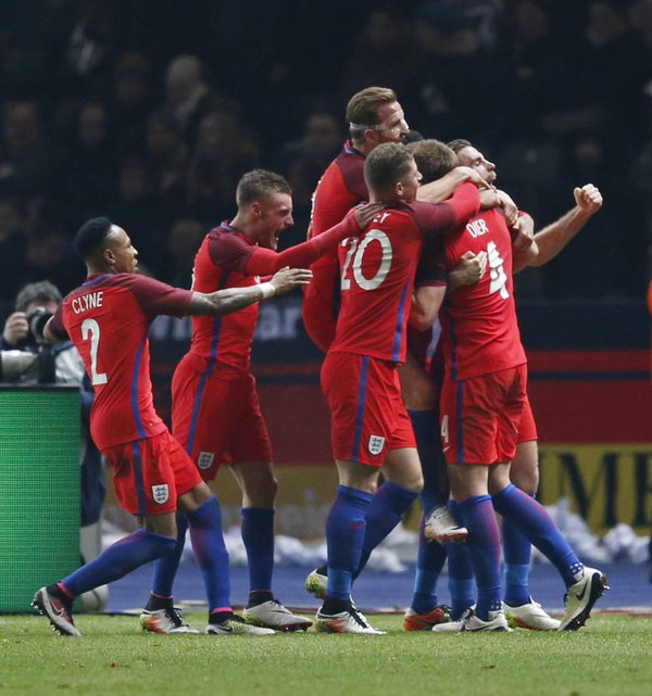 包含中国羽毛球队绝杀英格兰羽毛球队，安赛龙制霸全场的词条