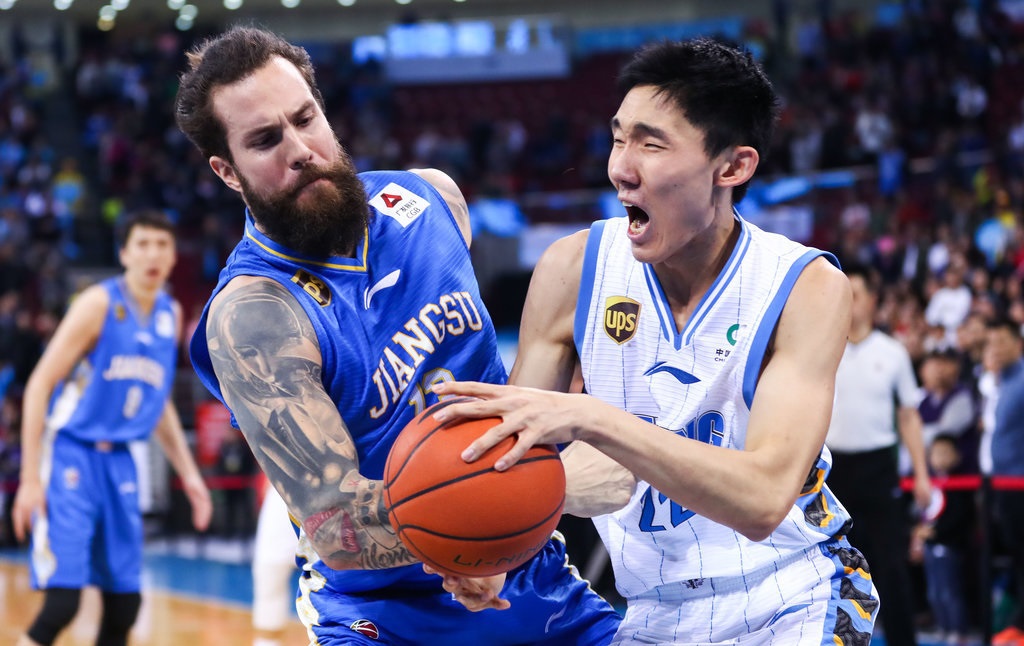 最新战报：高尔夫豪取连胜，冠军在望的简单介绍