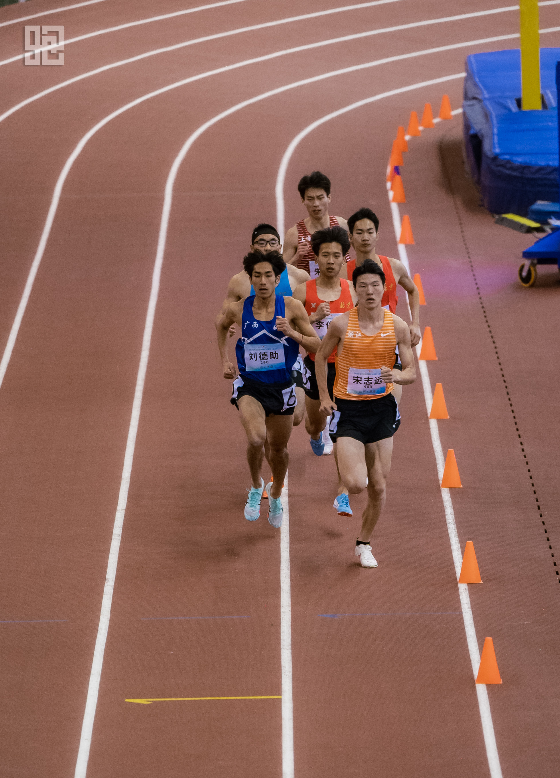 关于场面火爆！田径观众席沸腾不已的信息