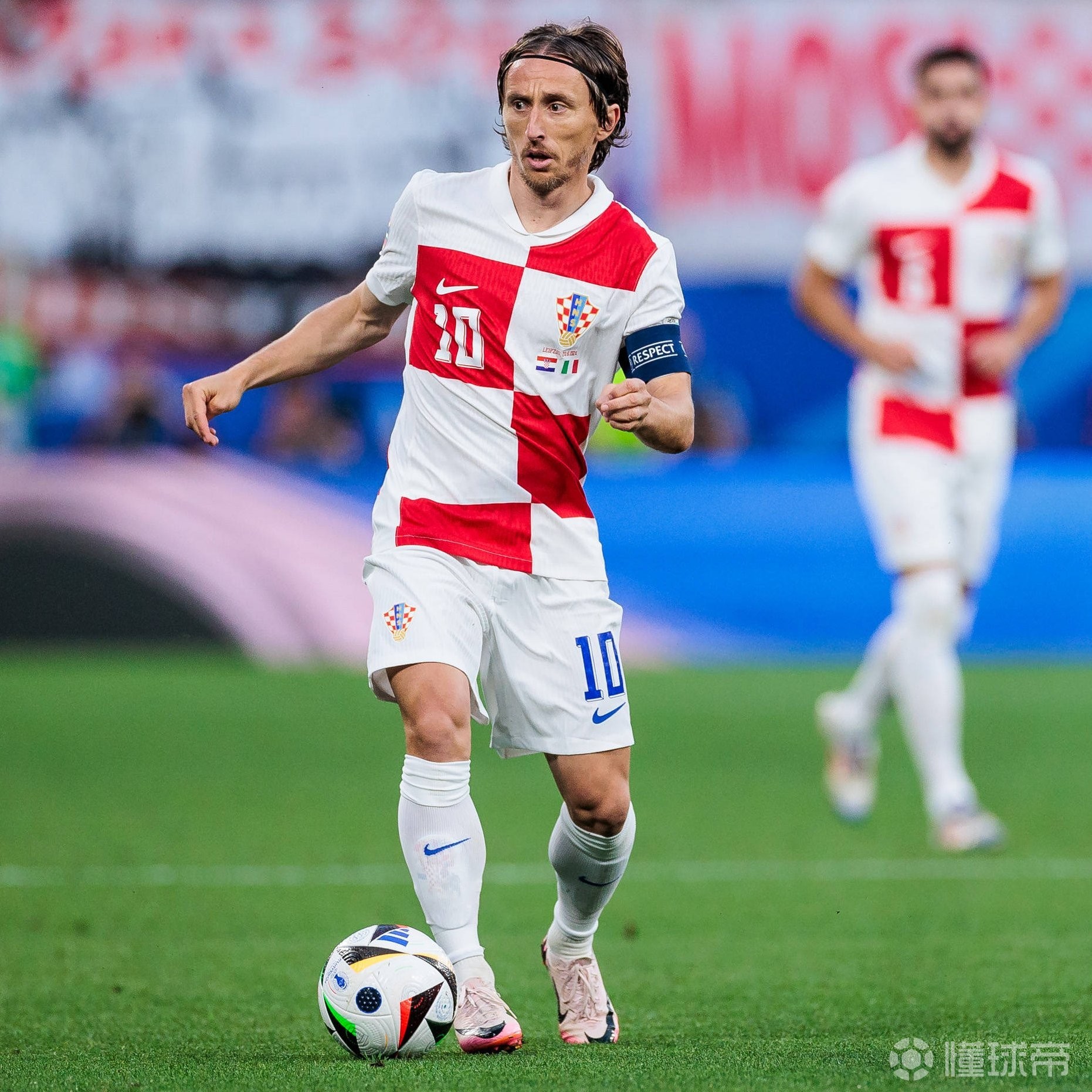 哥伦比亚碾压葡萄牙，莫德里奇刷新纪录的简单介绍