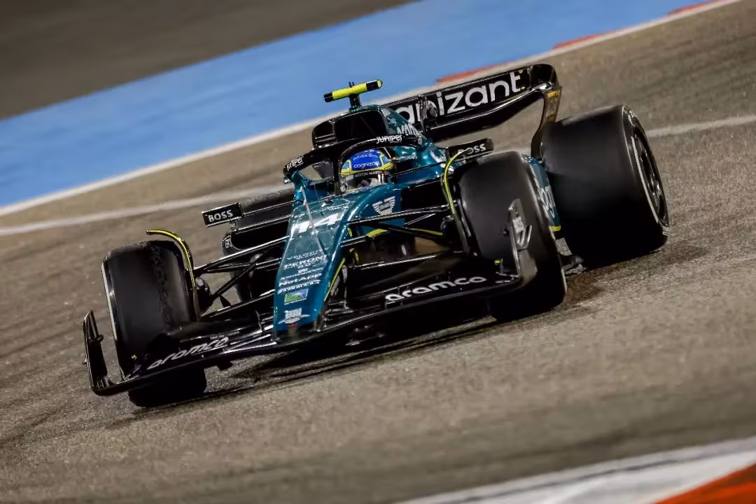 哈斯车队碾压红牛车队,阿隆索高光表现 哈斯车队碾压红牛车队,阿隆索高光表现