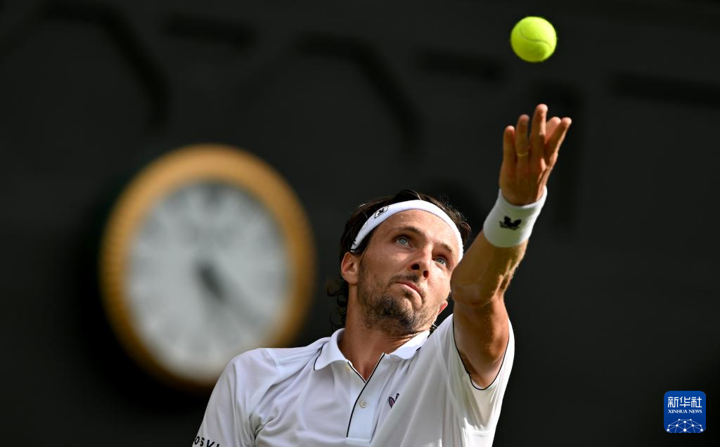 美网轻取温网，兹维列夫点燃赛场