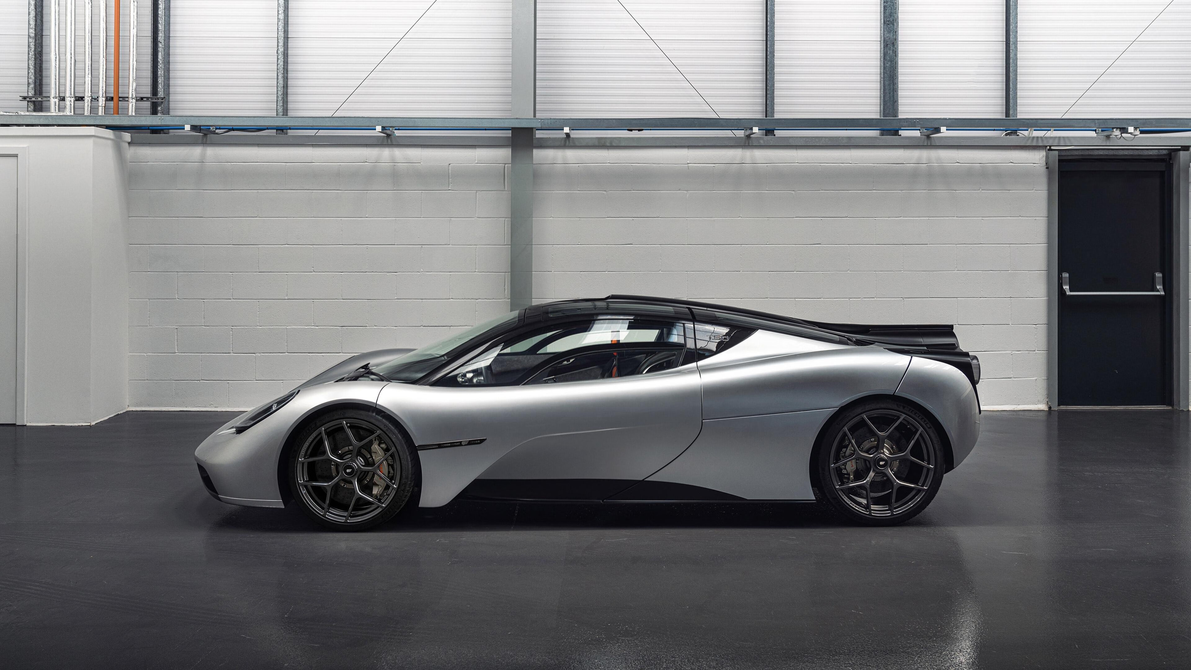 昔日霸主对决无冕之王,本泽马一剑封喉,亚特兰大攻克安菲尔德